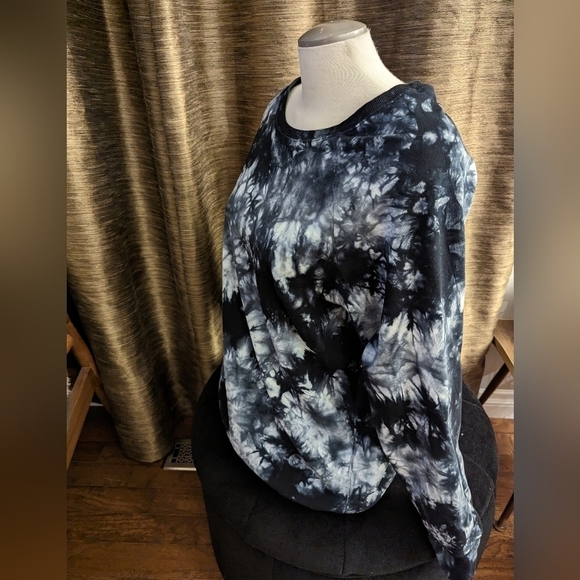 Torrid Long Sleeve, tie dye,  Sweatshirt, Cotton, black & white Sz 1x - Picture 3 of 8
